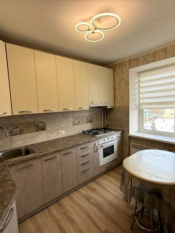 Івана Миколайчука вул., 18