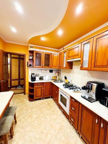 Героїв Крут вул., 46