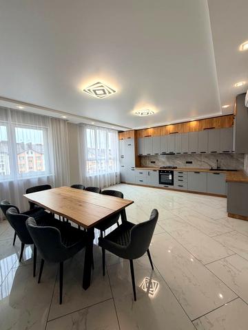 Героїв Майдану вул., 2