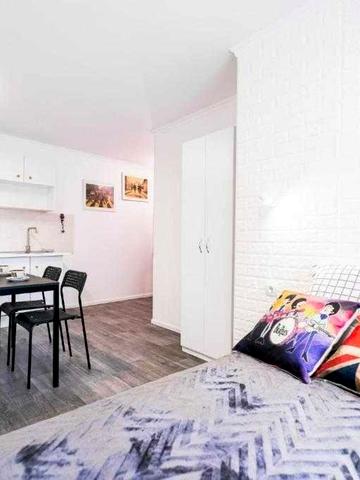 Оболонська вул., 31