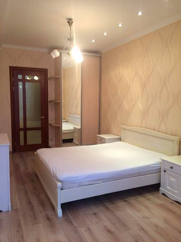 Грецька пл., 1а