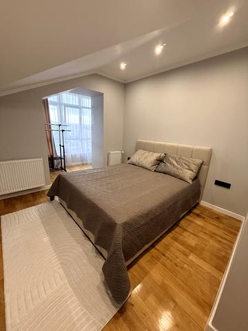 Лозовецька вул., 8