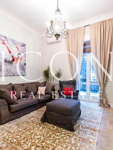 Десятинна вул., 11