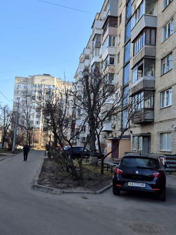 Новопирогівська вул., 31