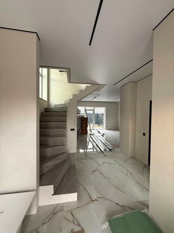 Центральна вул.