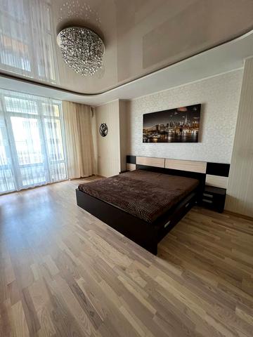 Анни Ахматової вул., 30