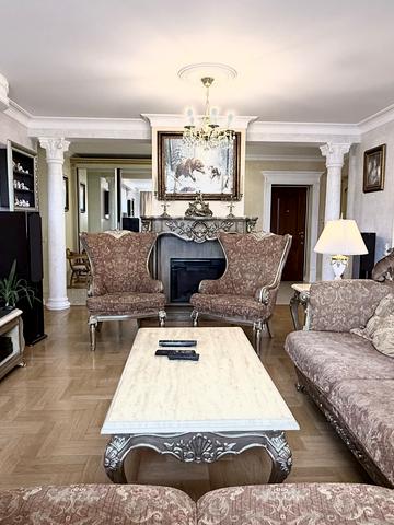 Раїси Окіпної вул., 10