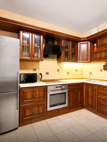 Дніпровська набережна вул., 26