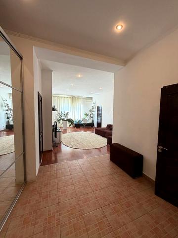 Академічна вул. (Піонерська), 1