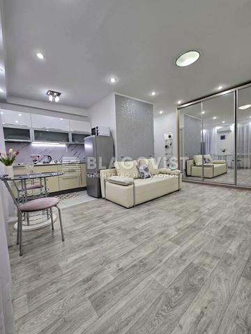 Набережно-Хрещатицька вул., 35