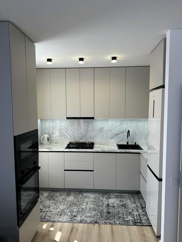 Героїв Майдану вул., 15