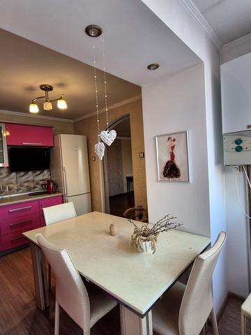 Івана Миколайчука вул., 38