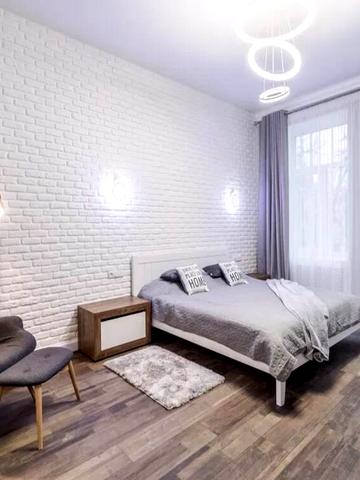 Івана Франка вул., 70