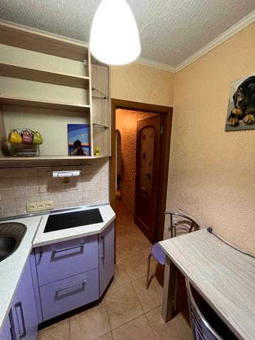 Героїв просп., 12