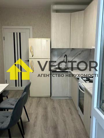 Полтавська вул., 3