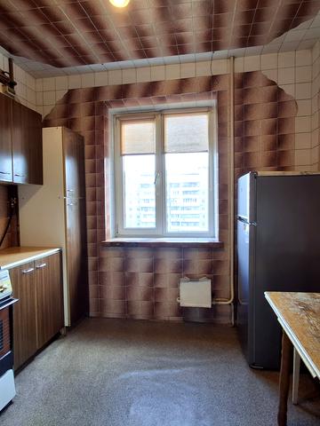 Тростянецька вул., 7