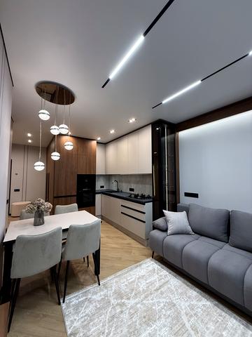 Угорська вул., 12