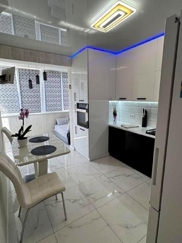 Карла Мікльоша вул., 25