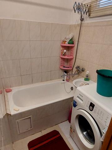 Тролейбусна вул., 5