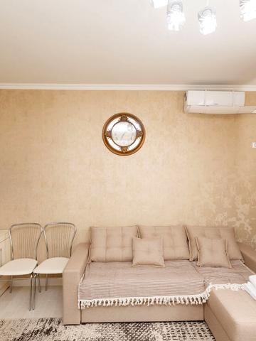 Приморська вул., 22