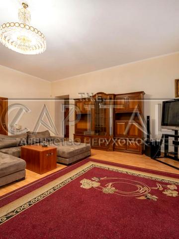 Софіївська пл., 4