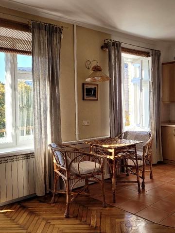 Бастіонна вул., 3/12