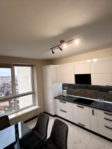 Володимира Івасюка вул., 84