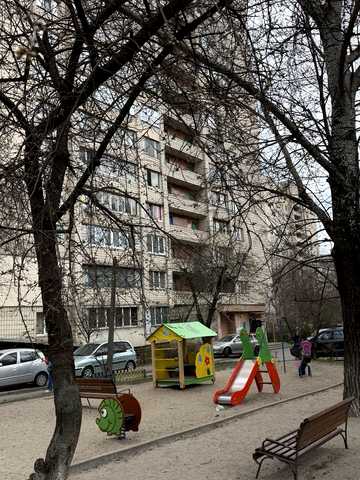 Леся Курбаса просп., 3