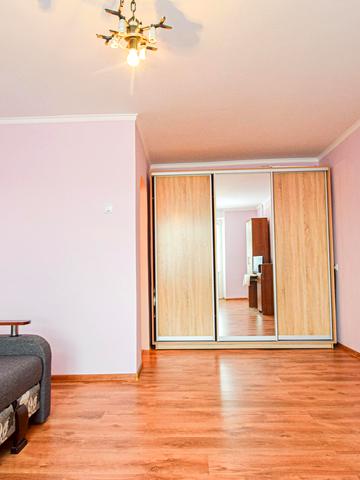 Володимира Лучаковського вул., 7