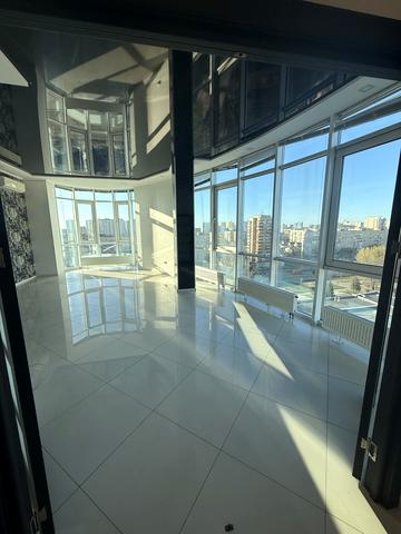 Незалежності бульв. (50 років Жовтня), 2-Б