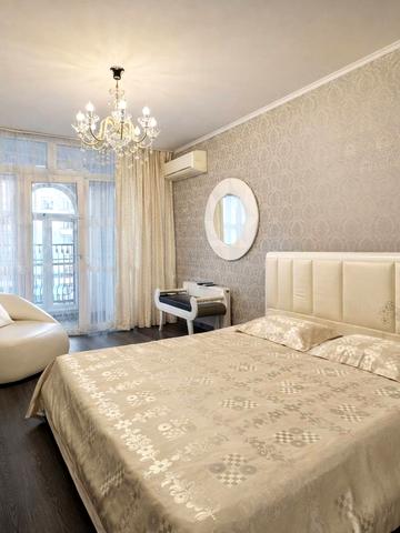 Полтавська вул., 10