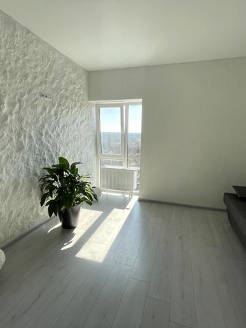 Остромирська вул., 35