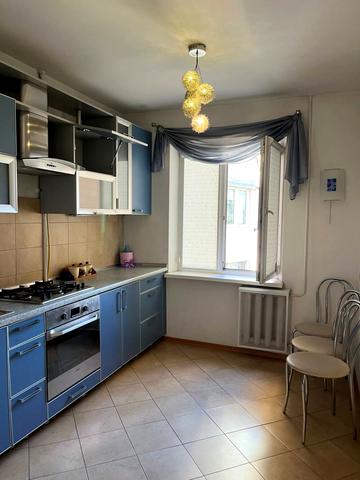 Академіка Корольова вул., 63