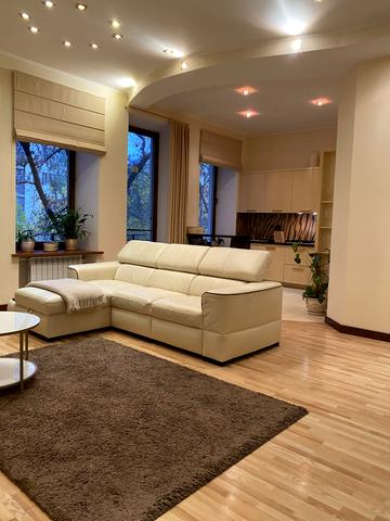 Олеся Гончара вул., 37-А