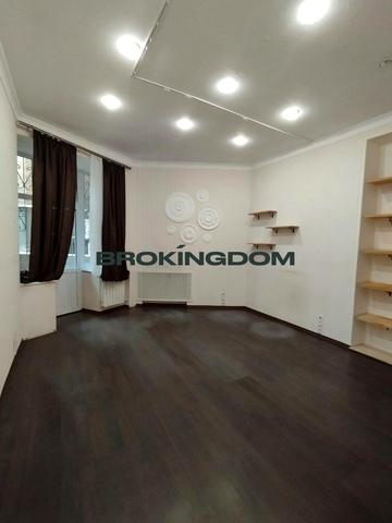 Костельна вул., 9