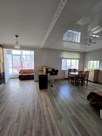 Бельведерська вул., 35