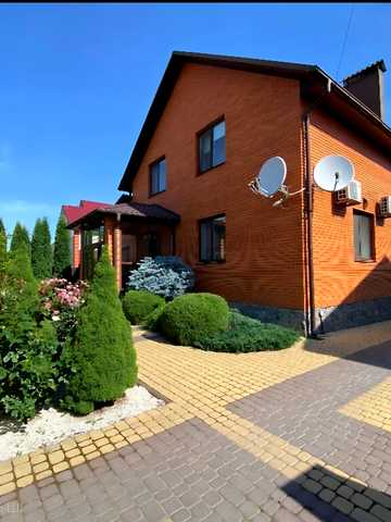Агрономічна, 37