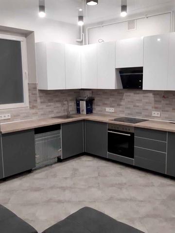 Корсунська вул., 21