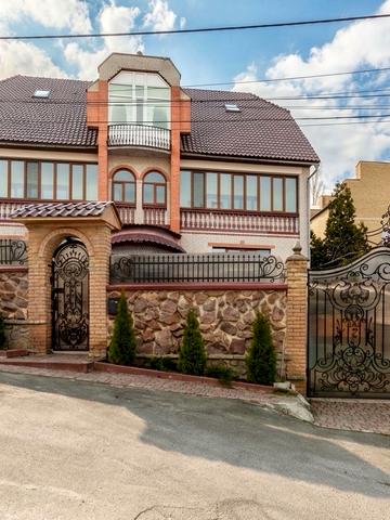 Пирятинська вул., 4