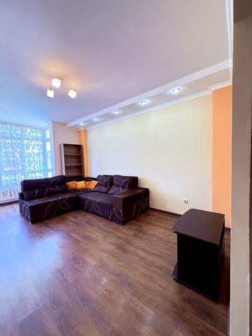 Гетьмана Івана Мазепи вул. (Топольна), 1