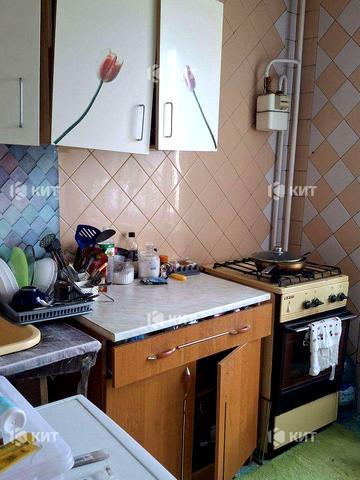 Квартальна вул., 18
