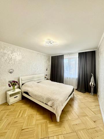 Євгена Коновальця вул., 88а