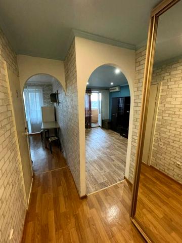 Тополина вул., 14