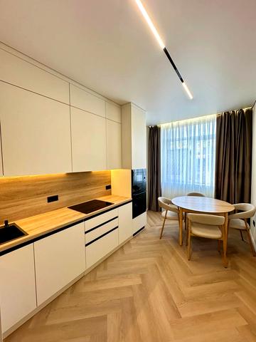 6-та Приміська вул., (Будинок)