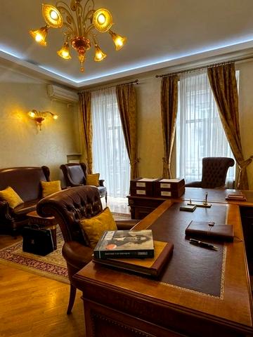 Івана Франка вул., 14