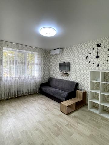 Ірпінська вул. (Абхазька), 10