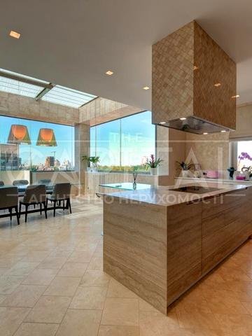 Гоголівська вул., 14