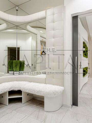 Бессарабська пл., 5