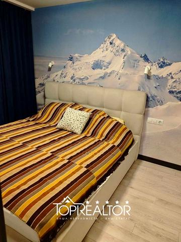 Олександри Єфименко вул. (Добролюбова), 18