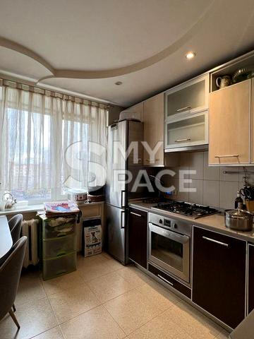 Авіаконструктора Антонова вул., 7